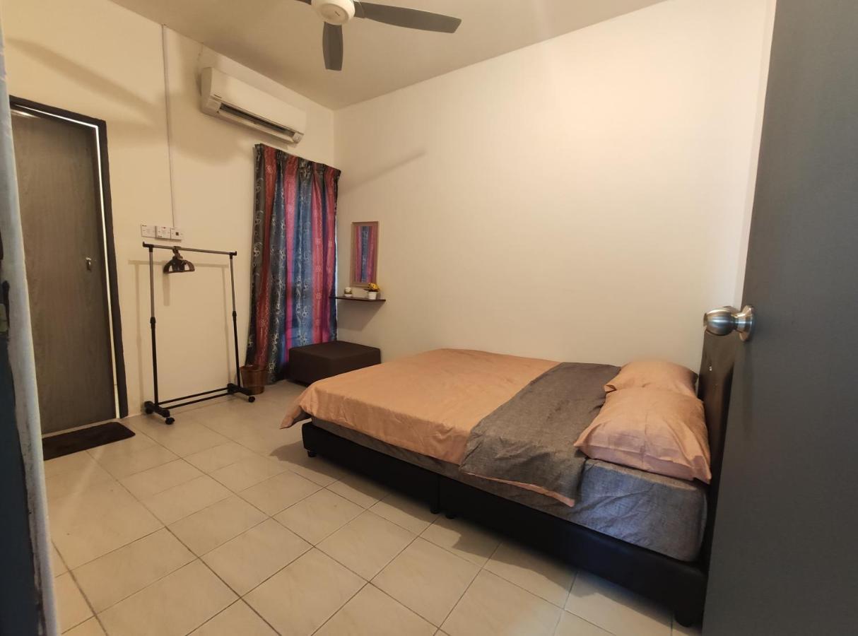 Homestay At Petrajaya,Кучинг Экстерьер фото