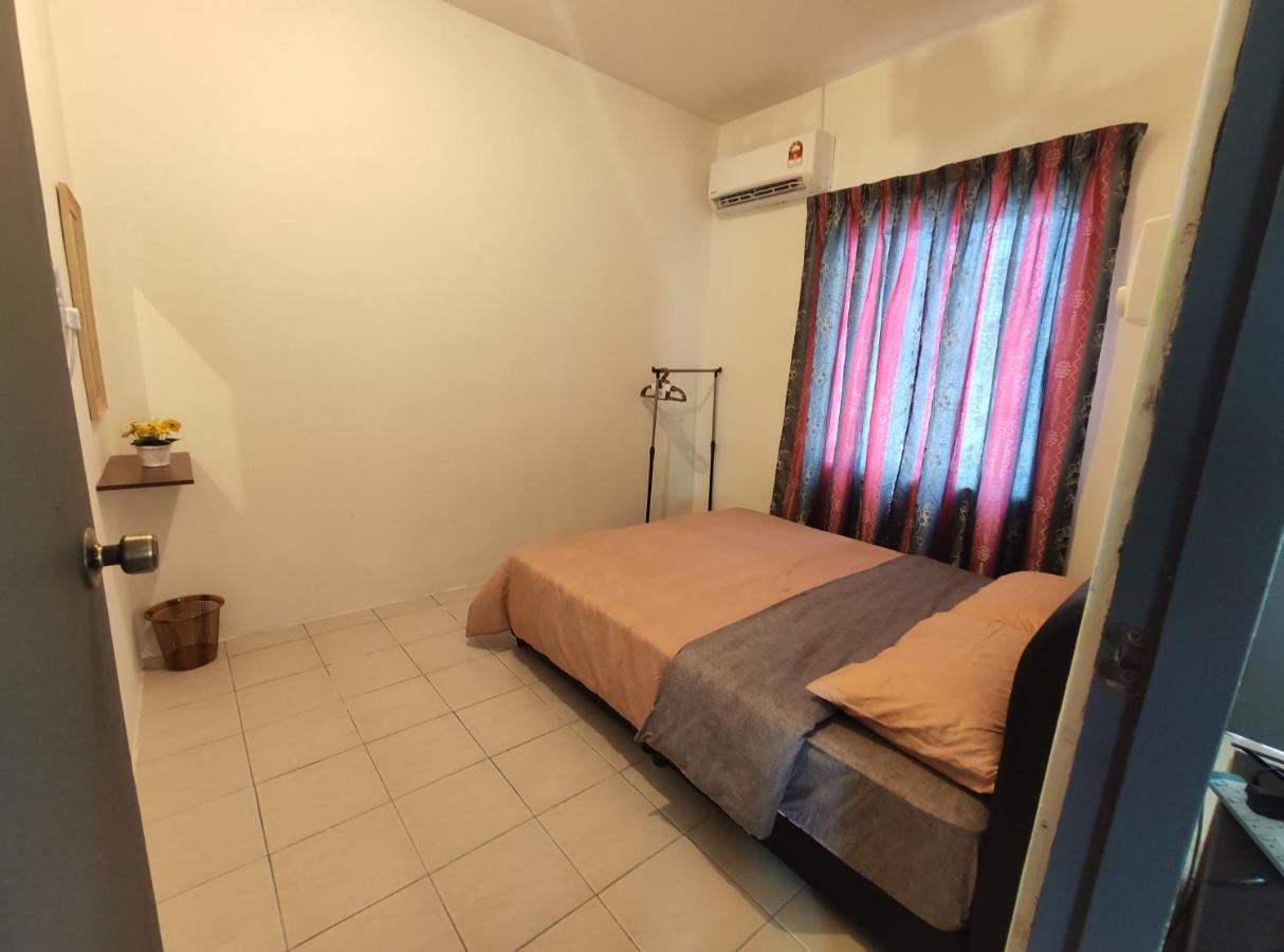 Homestay At Petrajaya,Кучинг Экстерьер фото